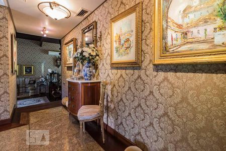 Casa de condomínio à venda com 650m², 3 quartos e 5 vagas Casa de condomínio à venda com 650m², 3 quartos e 5 vagasHall de Entrada