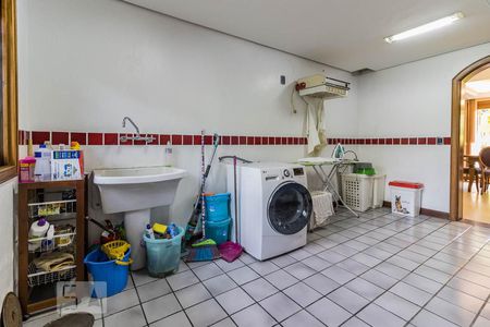 Casa de condomínio à venda com 650m², 3 quartos e 5 vagas Casa de condomínio à venda com 650m², 3 quartos e 5 vagasDetalhe da area de serviço