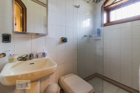 Casa de condomínio à venda com 650m², 3 quartos e 5 vagas Casa de condomínio à venda com 650m², 3 quartos e 5 vagasBanheiro de Serviço