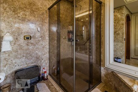 Casa de condomínio à venda com 650m², 3 quartos e 5 vagas Casa de condomínio à venda com 650m², 3 quartos e 5 vagasBanheiro da Suíte