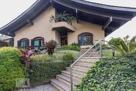 Casa de condomínio à venda com 650m², 3 quartos e 5 vagas Casa de condomínio à venda com 650m², 3 quartos e 5 vagasFachada