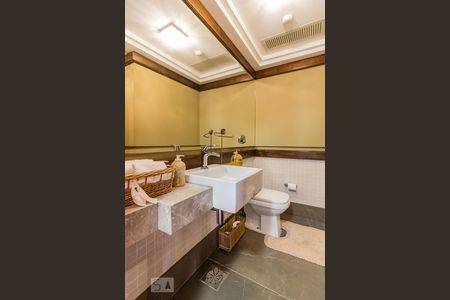 Casa de condomínio à venda com 650m², 3 quartos e 5 vagas Casa de condomínio à venda com 650m², 3 quartos e 5 vagasLavabo