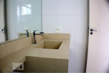Apartamento à venda com 70m², 2 quartos e 1 vaga Apartamento à venda com 70m², 2 quartos e 1 vagaBanheiro