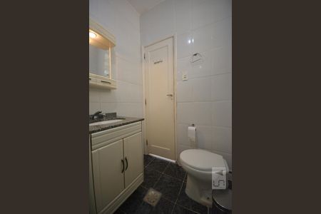 Banheiro de apartamento à venda com 1 quarto, 45m² em Humaitá, Rio de Janeiro