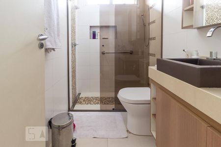 Casa à venda com 195m², 2 quartos e 2 vagasBanheiro 1