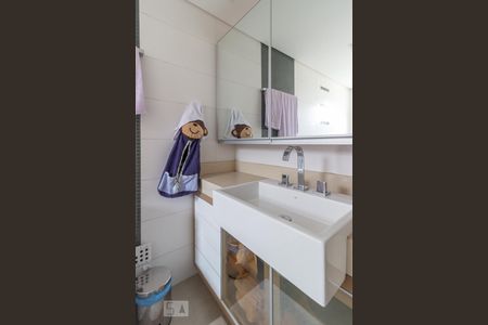 Casa à venda com 195m², 2 quartos e 2 vagasBanheiro 2