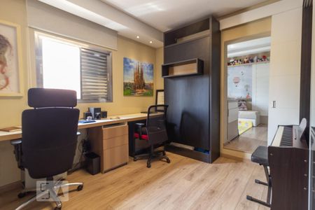 Casa à venda com 195m², 2 quartos e 2 vagasEscritório