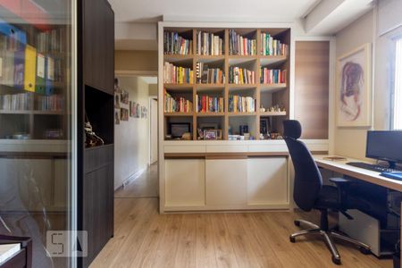 Casa à venda com 195m², 2 quartos e 2 vagasEscritório