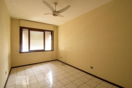 Quarto 1 de apartamento para alugar com 2 quartos, 55m² em Vila Jardim, Porto Alegre