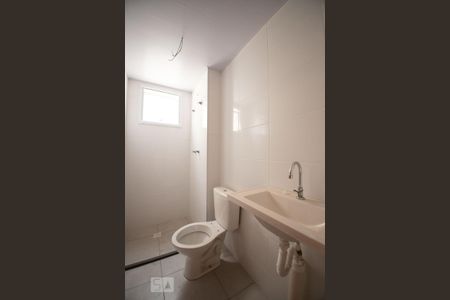 banheiro de apartamento para alugar com 2 quartos, 49m² em Fundação da Casa Popular, Campinas
