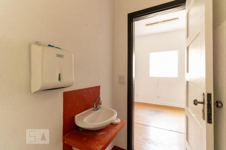 Casa à venda com 100m², 2 quartos e 2 vagasBanheiro 1