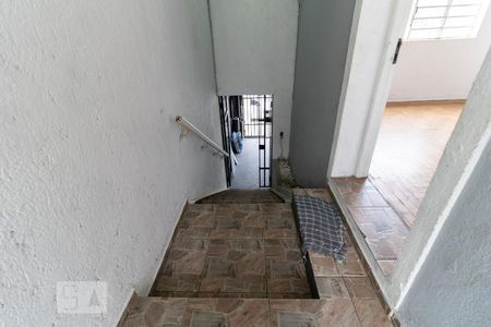 Casa à venda com 100m², 2 quartos e 2 vagasEscada