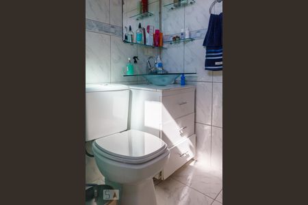 Casa à venda com 300m², 4 quartos e 3 vagasBanheiro da Suíte 2