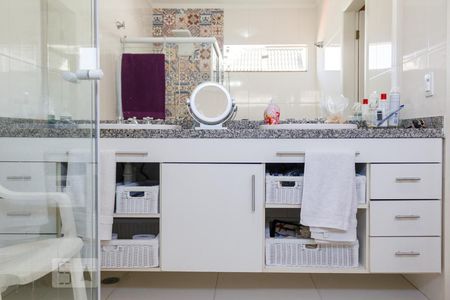 Casa à venda com 300m², 4 quartos e 3 vagasBanheiro da Suíte 1