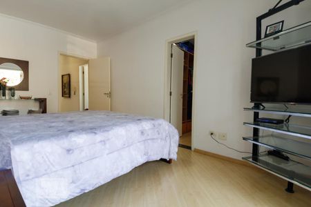 Casa à venda com 300m², 4 quartos e 3 vagasSuíte 1