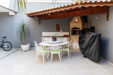 Casa à venda com 300m², 4 quartos e 3 vagasChurrasqueira