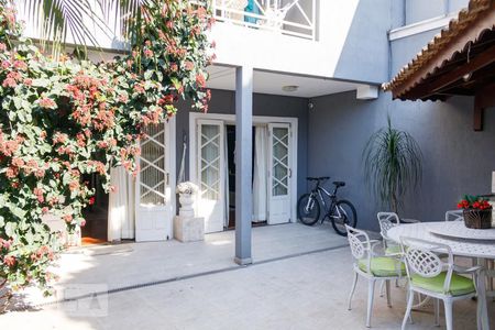 Casa à venda com 300m², 4 quartos e 3 vagasChurrasqueira