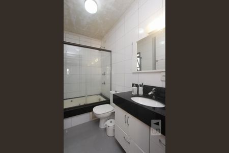 Casa de condomínio à venda com 200m², 4 quartos e 2 vagasBANHEIRO