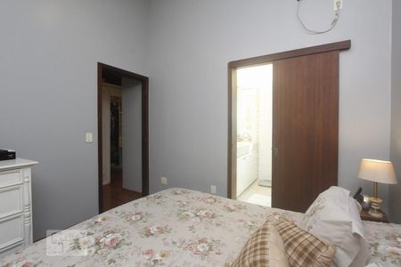 Casa de condomínio à venda com 200m², 4 quartos e 2 vagasSUITE