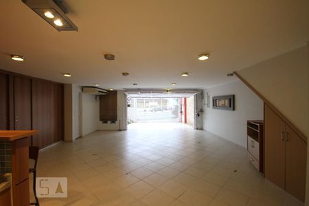 Casa à venda com 350m², 3 quartos e 4 vagasGaragem