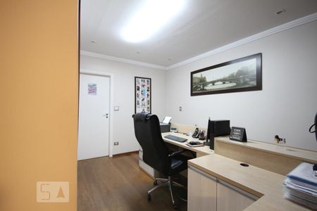 Casa à venda com 350m², 3 quartos e 4 vagasEscritório