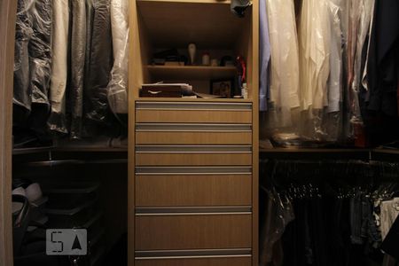 Casa à venda com 350m², 3 quartos e 4 vagasSuíte