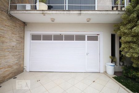 Casa à venda com 350m², 3 quartos e 4 vagasQuintal frente