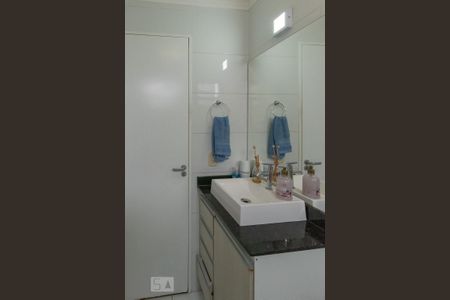 Casa de condomínio à venda com 58m², 2 quartos e 1 vaga Casa de condomínio à venda com 58m², 2 quartos e 1 vagaBanheiro