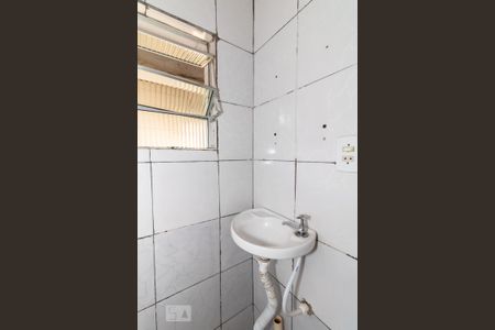 Banheiro de kitnet/studio para alugar com 1 quarto, 30m² em Vila Ede, São Paulo