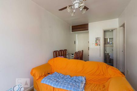 Sala de apartamento para alugar com 1 quarto, 48m² em Rubem Berta, Porto Alegre