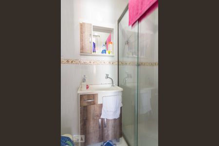 Banheiro de apartamento para alugar com 1 quarto, 48m² em Rubem Berta, Porto Alegre