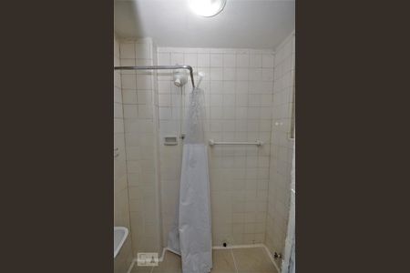 Banheiro Social de kitnet/studio para alugar com 1 quarto, 25m² em Centro, Rio de Janeiro