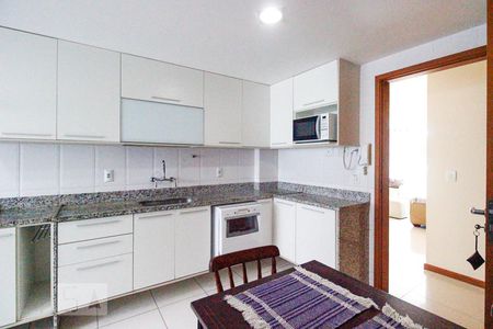 Apartamento à venda com 300m², 3 quartos e 3 vagasCozinha