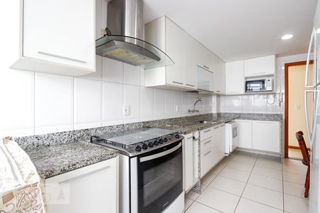 Apartamento à venda com 300m², 3 quartos e 3 vagasCozinha