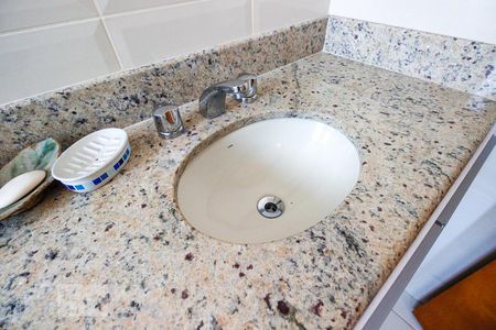 Apartamento à venda com 300m², 3 quartos e 3 vagasPia - Banheiro da Suíte 2