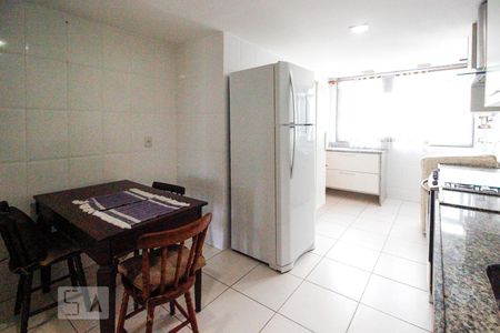 Apartamento à venda com 300m², 3 quartos e 3 vagasCozinha