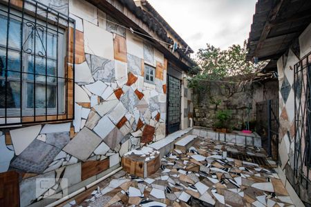 Casa à venda com 118m², 4 quartos e 4 vagas Casa à venda com 118m², 4 quartos e 4 vagasPátio Fundos