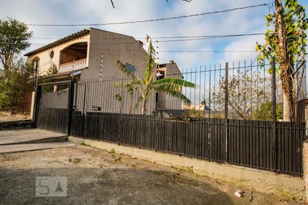 Casa à venda com 118m², 4 quartos e 4 vagas Casa à venda com 118m², 4 quartos e 4 vagasFachada da casa