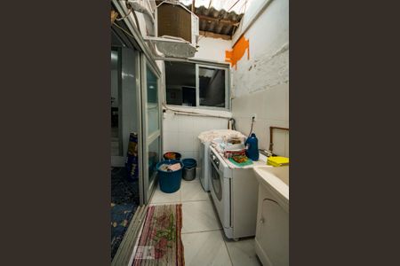 Casa à venda com 118m², 4 quartos e 4 vagas Casa à venda com 118m², 4 quartos e 4 vagasLavanderia - Casa 1