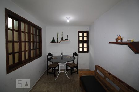 Casa à venda com 110m², 2 quartos e 4 vagasSala