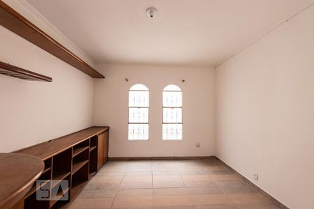 Casa à venda com 262m², 4 quartos e 2 vagasCômodo extra