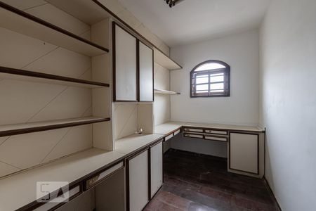 Casa à venda com 262m², 4 quartos e 2 vagasEscritório