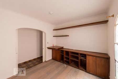 Casa à venda com 262m², 4 quartos e 2 vagasCômodo extra