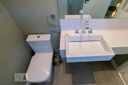 Apartamento à venda com 246m², 4 quartos e 3 vagasBanheiro da Suíte 2