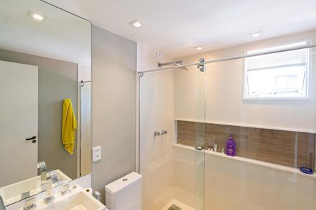 Apartamento à venda com 246m², 4 quartos e 3 vagasBanheiro da Suíte 1