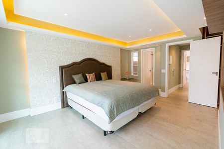 Apartamento à venda com 246m², 4 quartos e 3 vagasSuíte 2