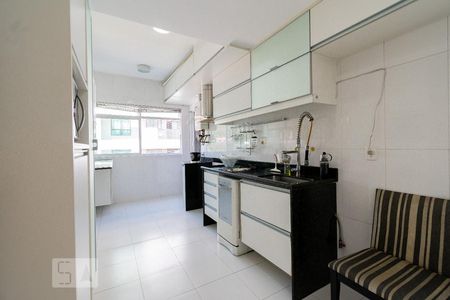 Apartamento à venda com 246m², 4 quartos e 3 vagasCozinha e Área de Serviço