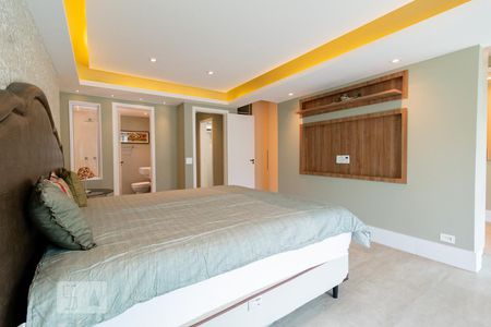 Apartamento à venda com 246m², 4 quartos e 3 vagasSuíte 2