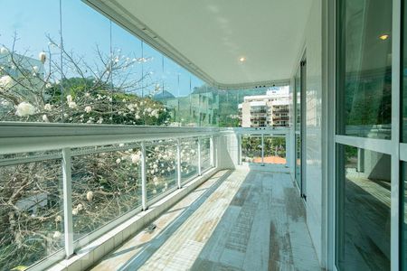 Apartamento à venda com 246m², 4 quartos e 3 vagasVaranda da Sala