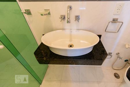 Apartamento à venda com 246m², 4 quartos e 3 vagasBanheiro Social